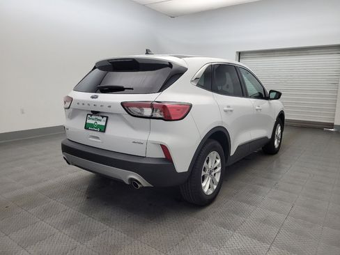 Used 2022 Ford Escape SE image 9