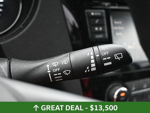 Used 2020 Nissan Rogue Sport S image 27