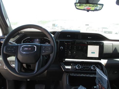 New 2026 GMC Sierra 2500 AT4 w/ AT4 Premium Plus Package AWD/4WD image 17
