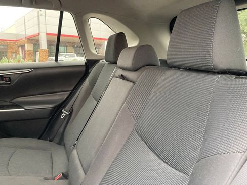 Used 2021 Toyota RAV4 LE FWD image 10