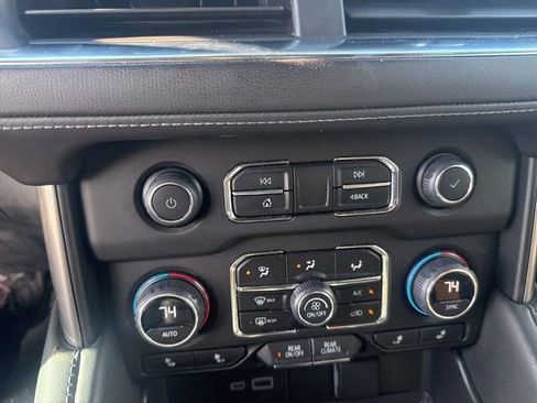 Used 2023 Chevrolet Suburban LT image 16