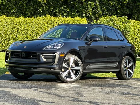 New 2026 Porsche Macan AWD/4WD image 1