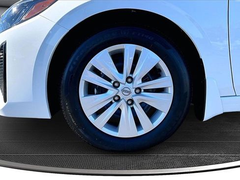 Certified 2025 Nissan Sentra S image 31