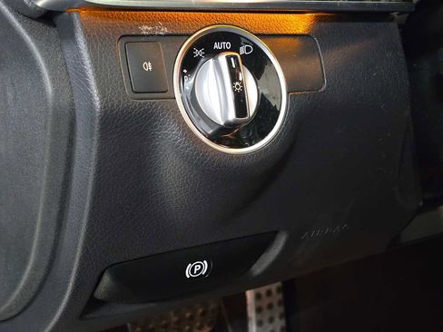 Used 2016 Mercedes-Benz E 350 4MATIC Sedan image 26