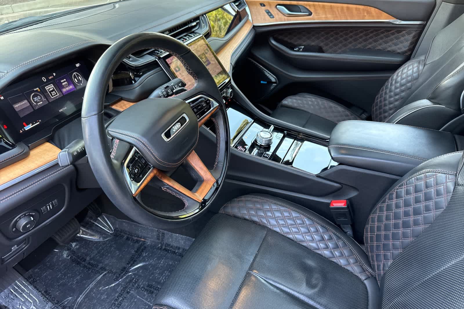 Used 2023 Jeep Grand Cherokee L Summit AWD/4WD image 11