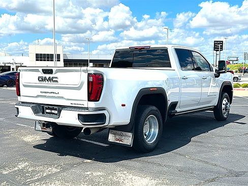 Used 2024 GMC Sierra 3500 Denali Ultimate AWD/4WD image 8