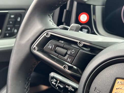 Certified 2026 Porsche Cayenne E-Hybrid AWD/4WD image 24