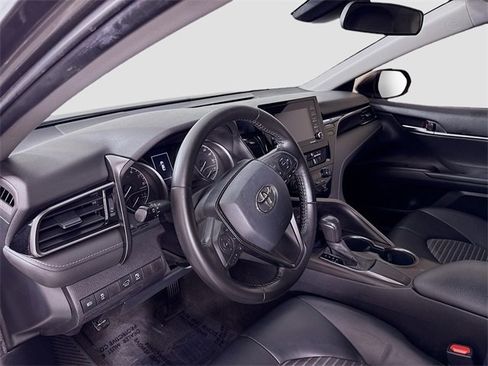 Used 2021 Toyota Camry SE image 9