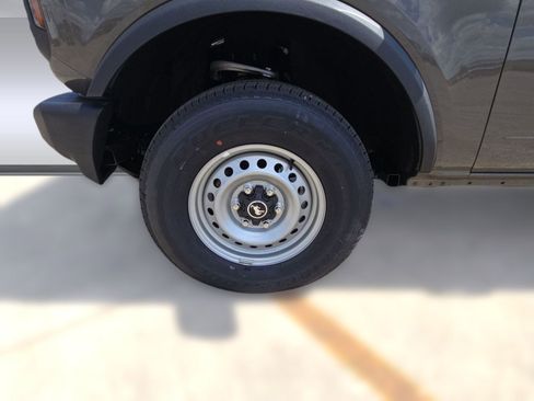 New 2025 Ford Bronco 4-Door image 9