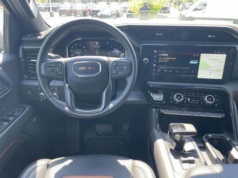 Used 2024 GMC Sierra 1500 AT4 w/ Technology Package AWD/4WD image 12