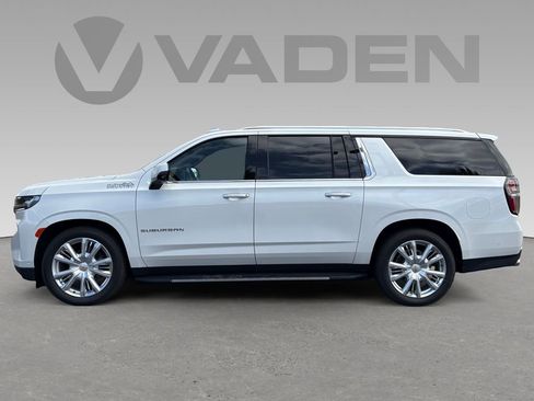 Used 2024 Chevrolet Suburban High Country w/ Advanced Technology Package image 9