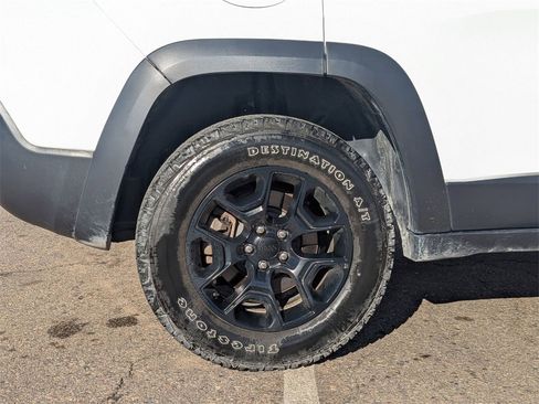 Used 2022 Jeep Cherokee Latitude w/ Sun & Sound Group image 28