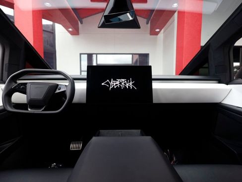 Used 2024 Tesla Cybertruck AWD Crew Cab image 25