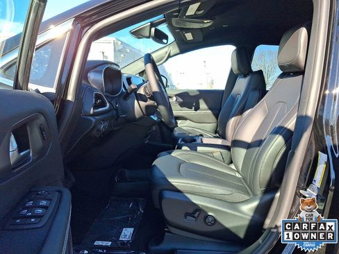 New 2026 Chrysler Pacifica Select FWD image 7