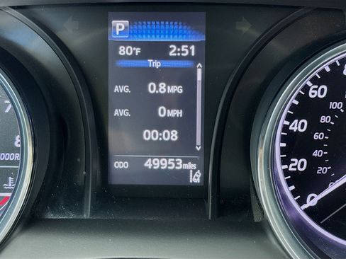 Used 2019 Toyota Camry SE w/ Carpet Mat Package image 8