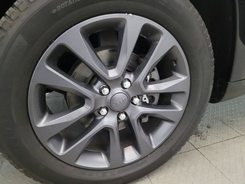Used 2019 Jeep Grand Cherokee High Altitude AWD/4WD image 31