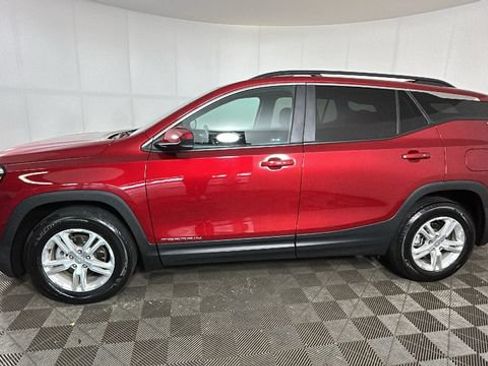 Used 2023 GMC Terrain SLE w/ Driver Convenience Package FWD image 5