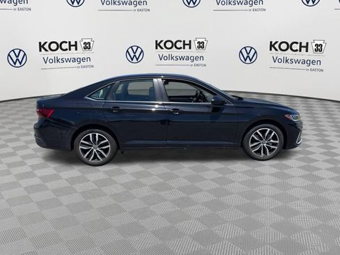 Used 2025 Volkswagen Jetta SE FWD image 9