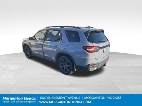 Used 2023 Honda Pilot Sport image 3