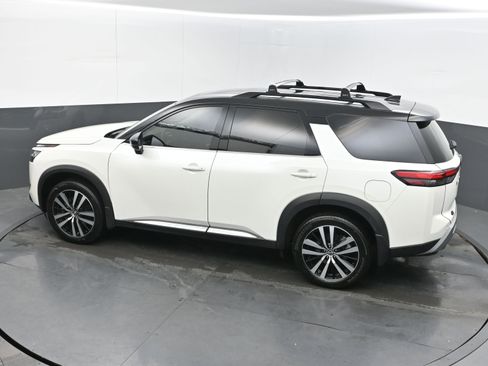 Used 2024 Nissan Pathfinder Platinum image 37