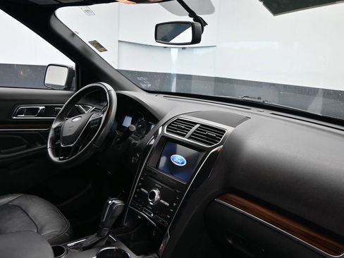 Used 2019 Ford Explorer Limited w/ Class III Trailer Tow Package image 12