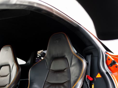 Used 2013 McLaren MP4-12C image 32