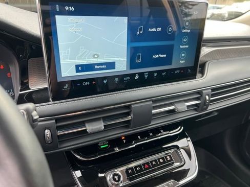 Used 2025 Lincoln Corsair Reserve image 12