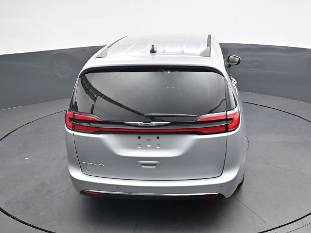 Used 2023 Chrysler Pacifica Touring-L FWD image 25