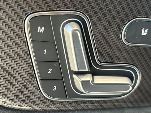 Certified 2022 Mercedes-Benz GLA 250 4MATIC image 13