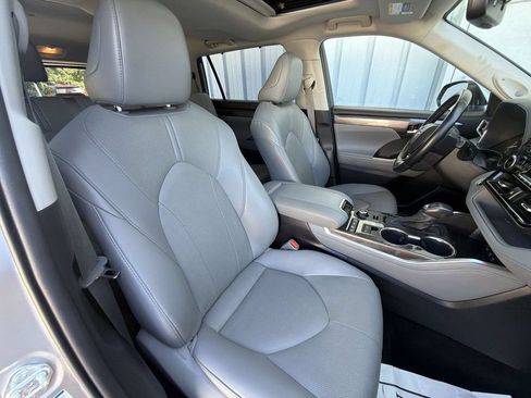 Used 2021 Toyota Highlander Limited AWD/4WD image 29