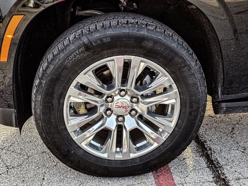 Used 2025 GMC Yukon XL Denali w/ Sun & Power Step Package image 7