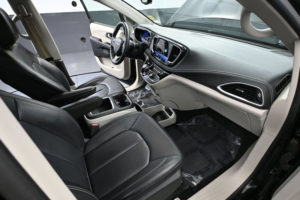 Used 2023 Chrysler Pacifica Touring-L AWD/4WD image 39