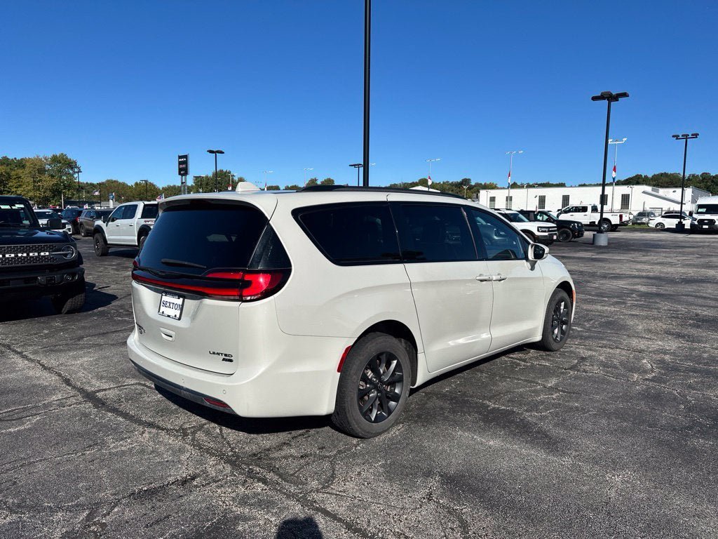 Used 2021 Chrysler Pacifica Limited w/ S Appearance Package AWD/4WD image 5
