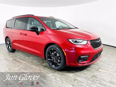 New 2026 Chrysler Pacifica Select