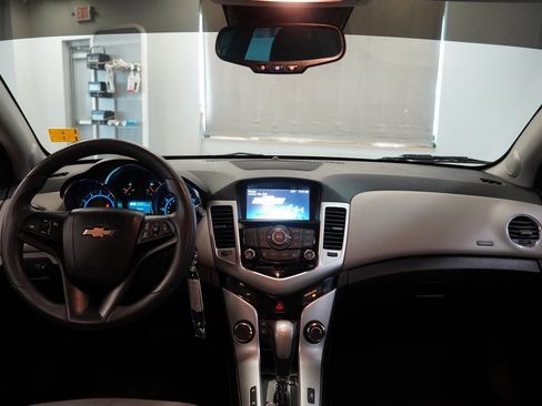 Used 2015 Chevrolet Cruze LT image 8
