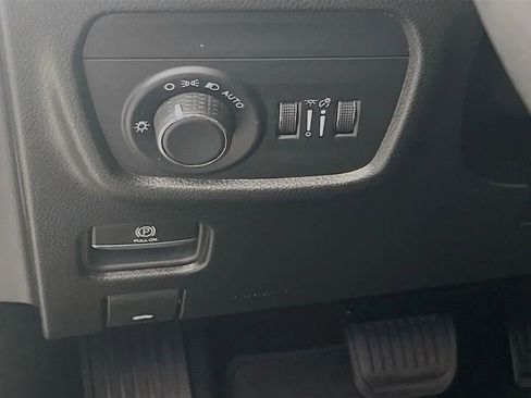 Used 2024 Jeep Grand Cherokee Altitude AWD/4WD image 11
