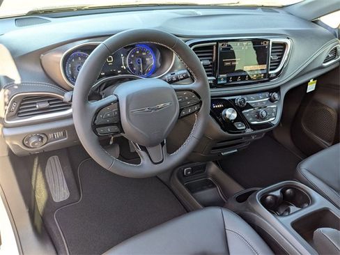 New 2026 Chrysler Pacifica Select image 15