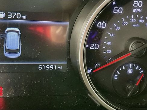 Used 2023 Kia Carnival LX FWD image 13