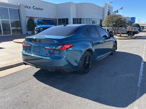 Used 2025 Toyota Camry SE w/ Convenience Package image 5