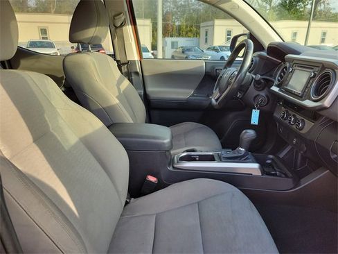 Used 2016 Toyota Tacoma SR5 image 33