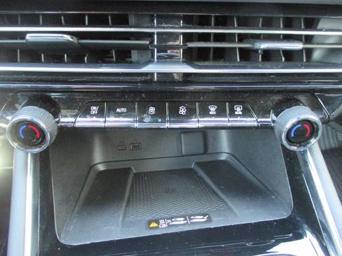 Used 2024 Chevrolet Traverse Z71 w/ Enhanced Driving Package AWD/4WD image 20