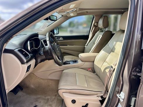 Used 2018 Jeep Grand Cherokee Overland AWD/4WD image 17