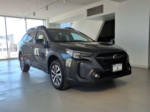 Used 2024 Subaru Outback Premium AWD/4WD image 3