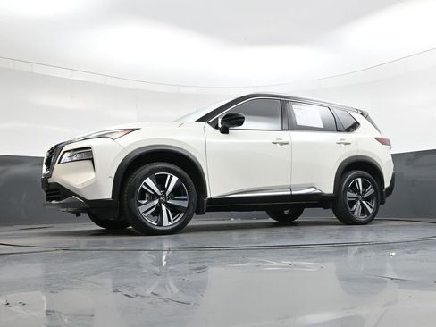 Used 2023 Nissan Rogue SL w/ SL Premium Package image 40