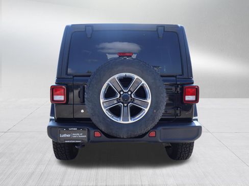 Used 2019 Jeep Wrangler Unlimited Sahara AWD/4WD image 6