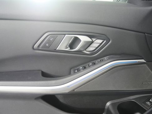 Used 2025 BMW 330i Sedan w/ Premium Package image 8