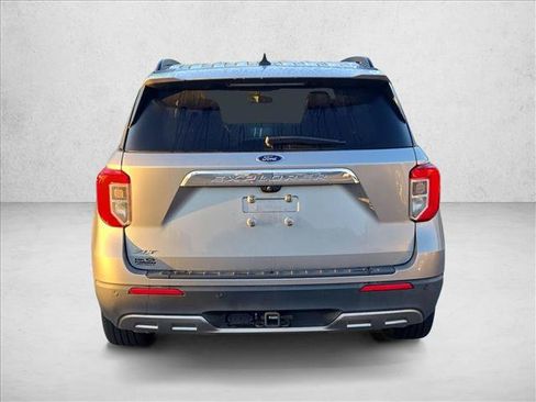 Used 2023 Ford Explorer XLT w/ Equipment Group 202A RWD image 6