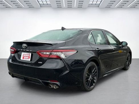 Used 2022 Toyota Camry XSE FWD image 4