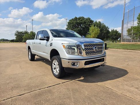 Used 2016 Nissan Titan SL RWD image 29
