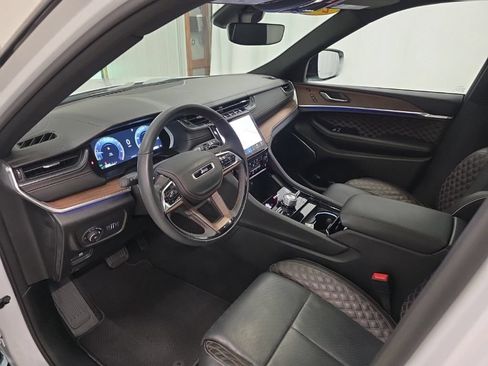 Used 2025 Jeep Grand Cherokee L Summit AWD/4WD image 16